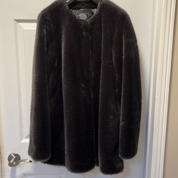 Vince Camuto faux fur jacket size small colour aubergine - Picture 7 of 12